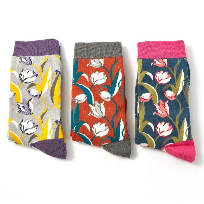 Three pairs of super soft Bamboo Socks in a fabulous gift box.  Miss Sparrow - Tulips – fits shoe size 4-7  54% Bamboo 22% Cotton 16% Polyester 6% Nylon 2% Elastane