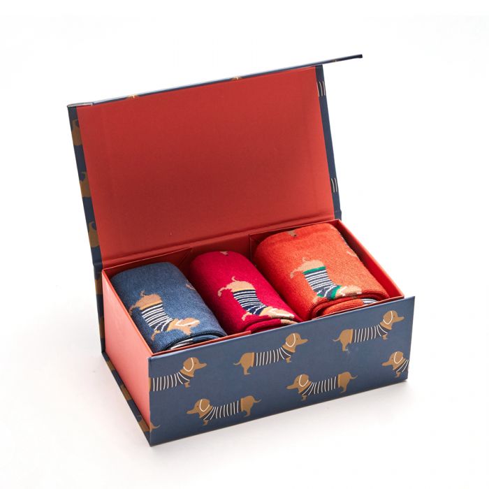 Three pairs of super soft Bamboo Socks in a fabulous gift box. Mr Heron - Parisian Pups – fits shoe size 8-11 54% Bamboo 22% Cotton 16% Polyester 6% Nylon 2% Elastane