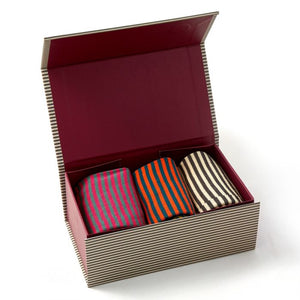 Three pairs of super soft Bamboo Socks in a fabulous gift box. Mr Heron - Stripes – fits shoe size 8-11 54% Bamboo 22% Cotton 16% Polyester 6% Nylon 2% Elastane