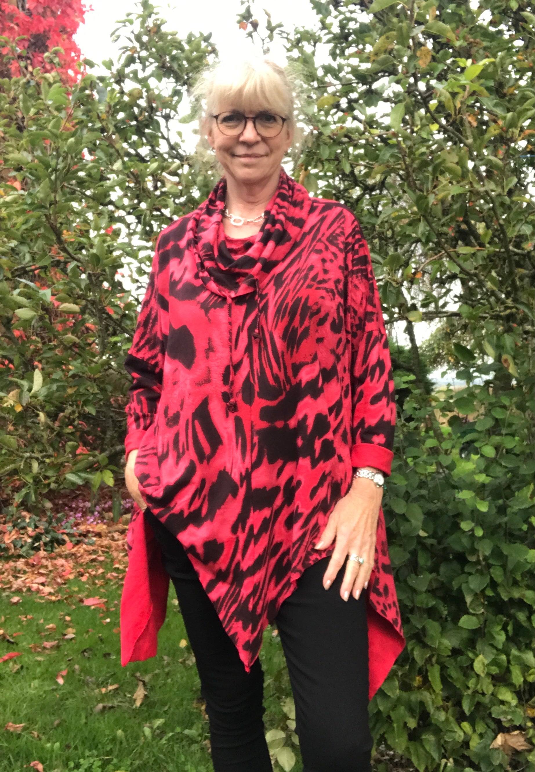 Fabulous cotton jersey tunic with a zig zag hem.   Cowl neck with drawstring Long sleeves Fits up to size 22 95% Cotton 5% Elastane 30 degree machine wash 3 colours - Hot Pink, Teal & Mocha