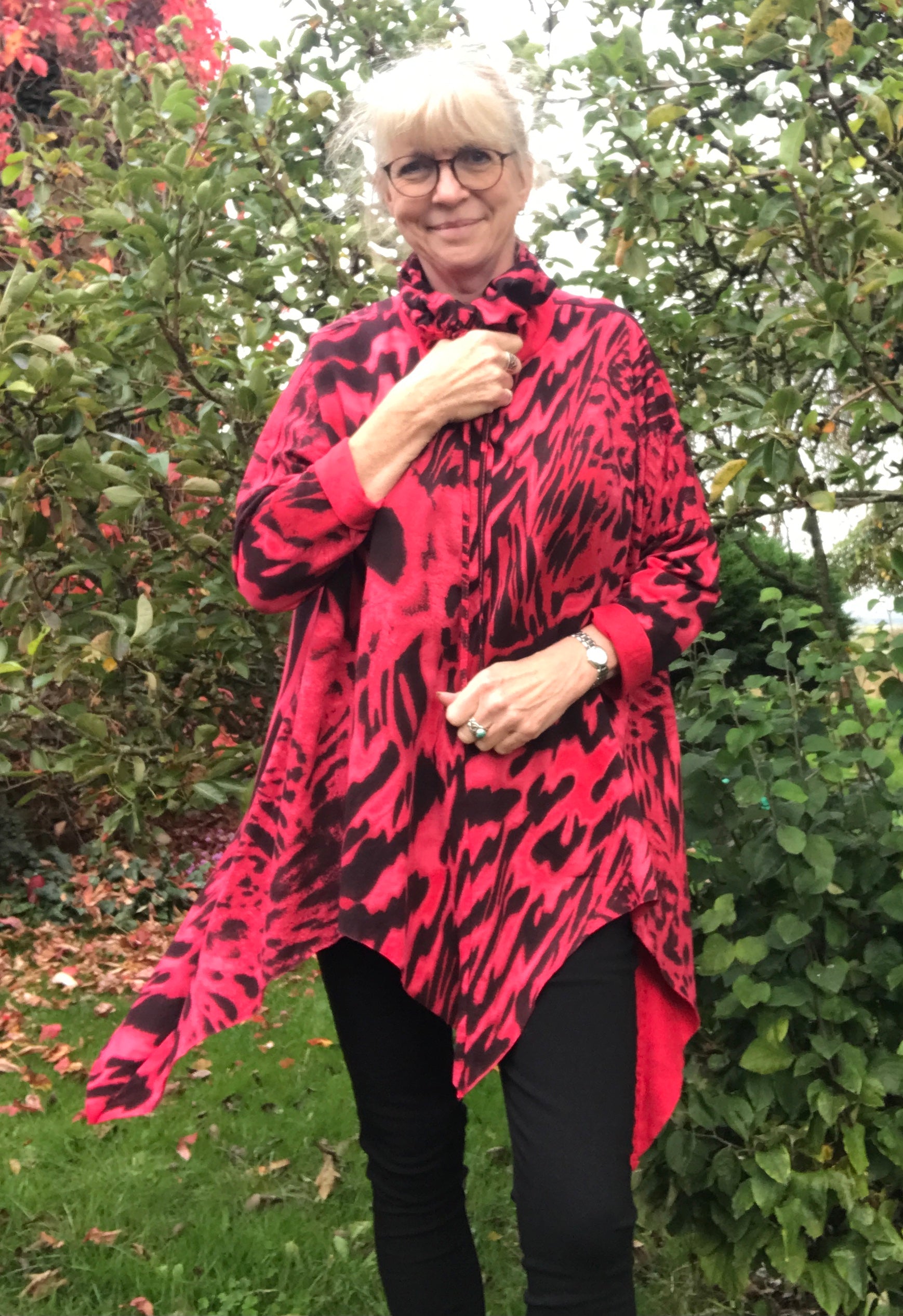 Fabulous cotton jersey tunic with a zig zag hem.   Cowl neck with drawstring Long sleeves Fits up to size 22 95% Cotton 5% Elastane 30 degree machine wash 3 colours - Hot Pink, Teal & Mocha